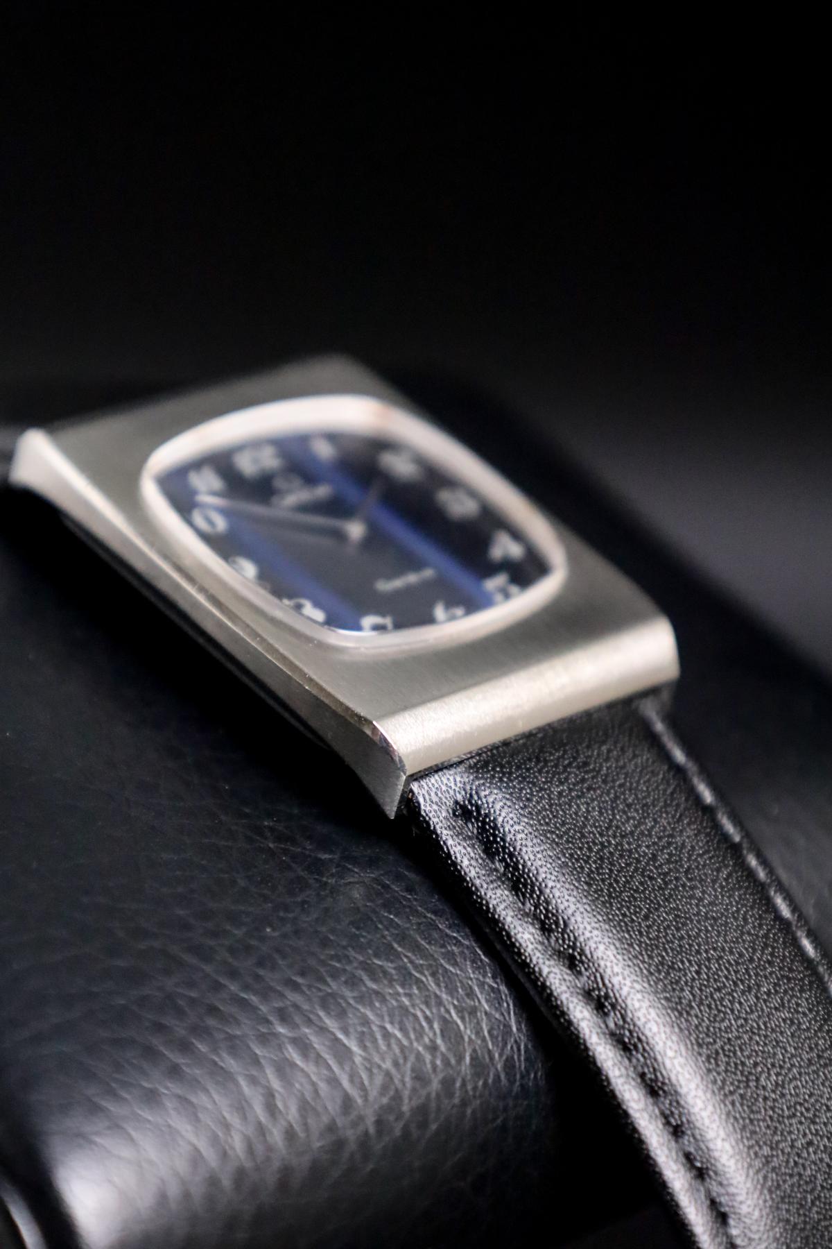 Omega Genève Ultra-Thin 111.017 Rare Blue Breguet Numeral Dial (1970s) - view 3