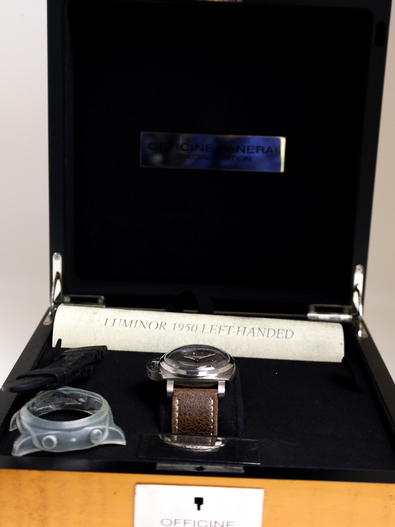 Panerai Luminor 1950 Left-Handed 8 Days Titanio PAM00368