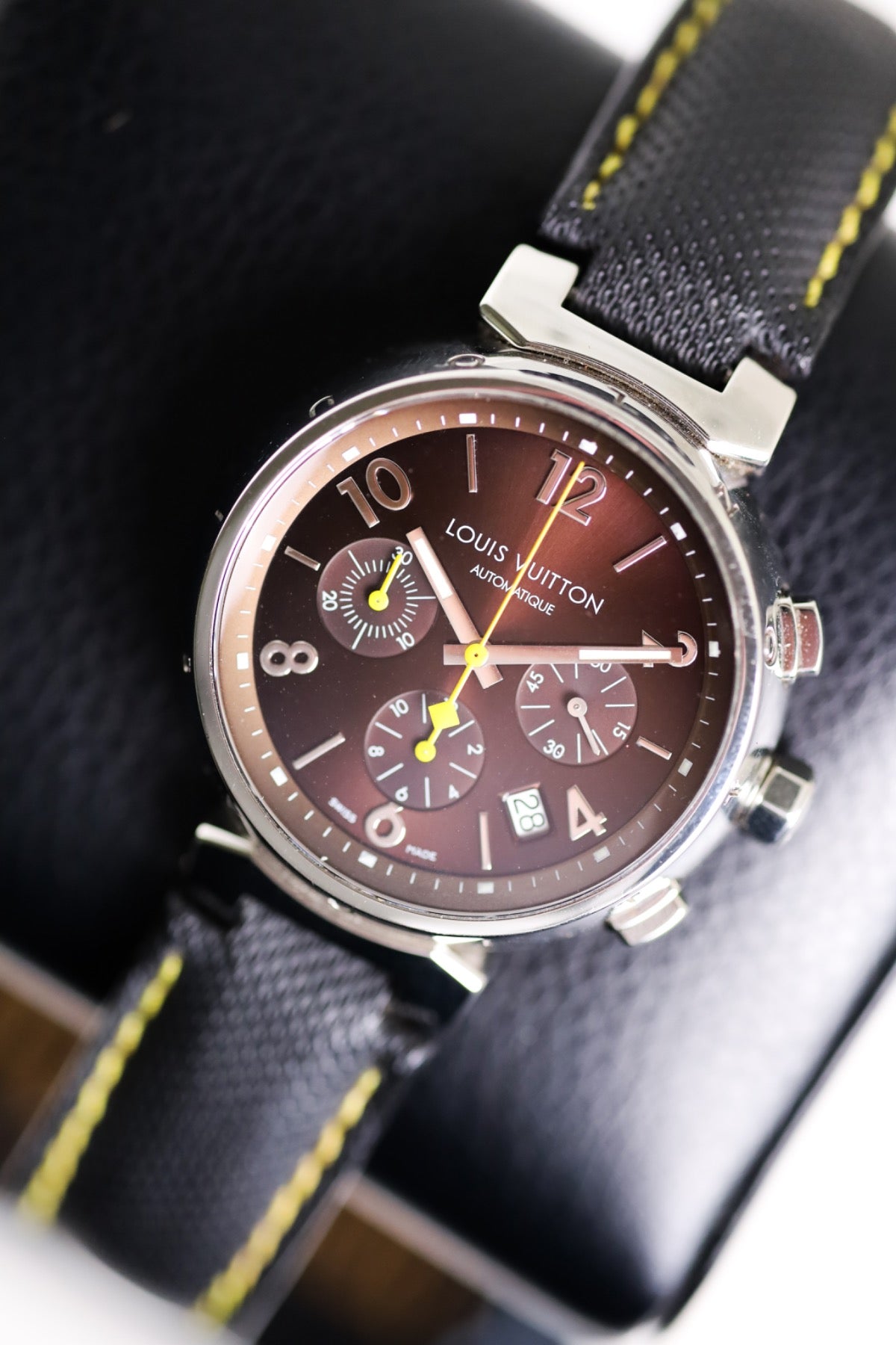 Louis Vuitton Tambour Chronograph with Coffee Table Book TO224898 - view 2