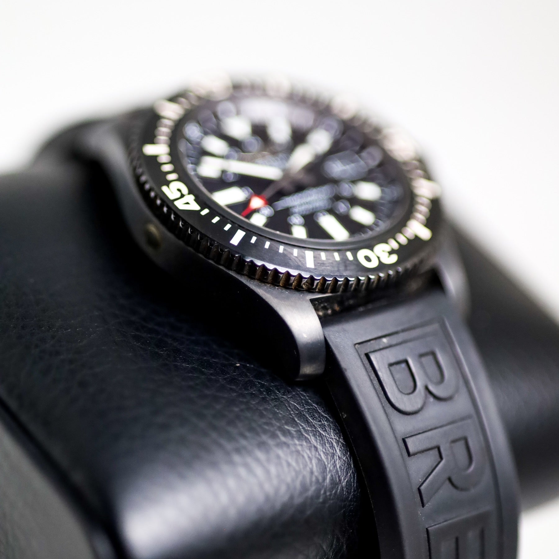 Breitling Superocean 44 Special M17393 Black Dial - view 4
