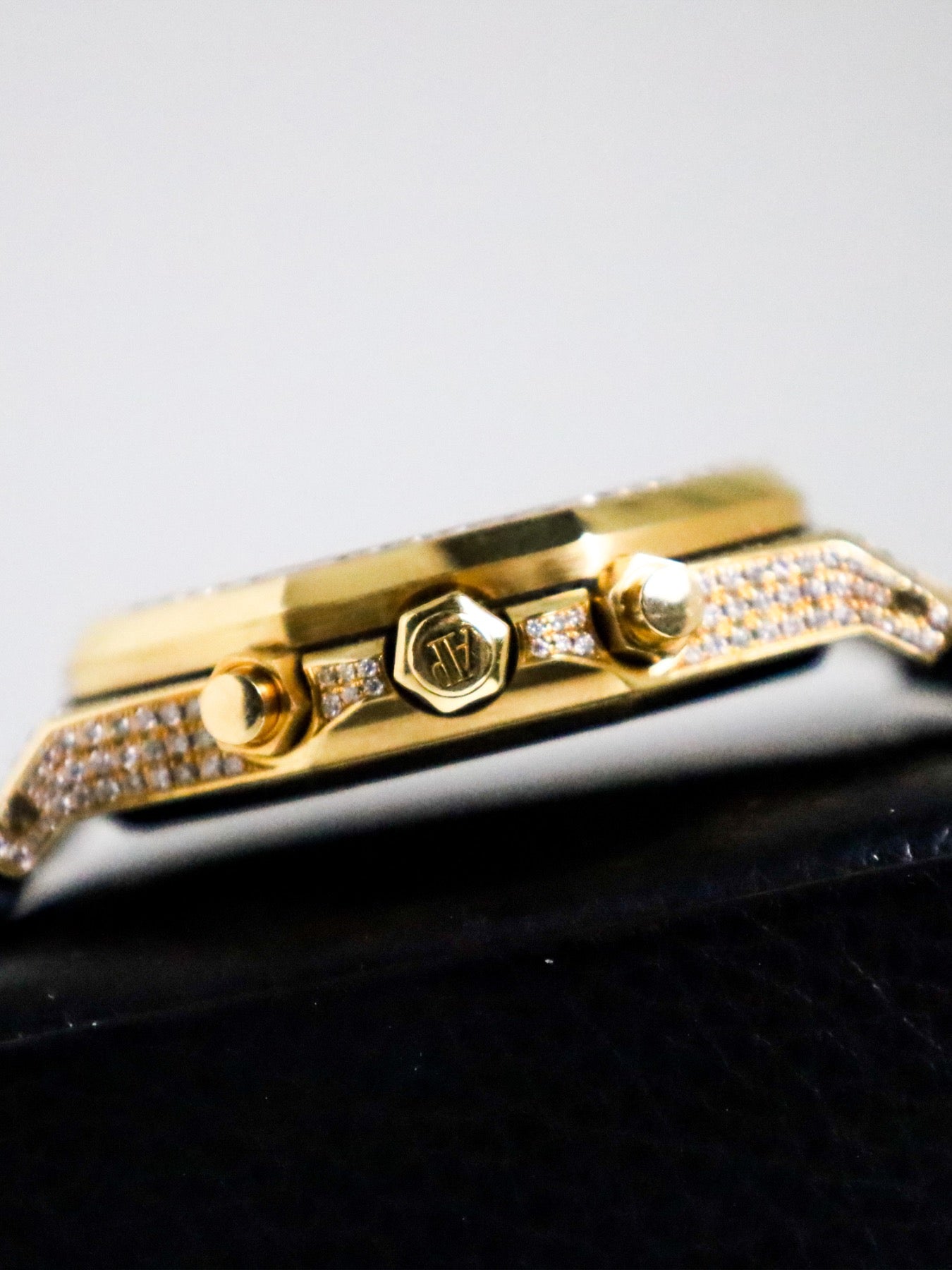Audemars Piguet Royal Oak Chronograph 26022BA Yellow Gold - view 3