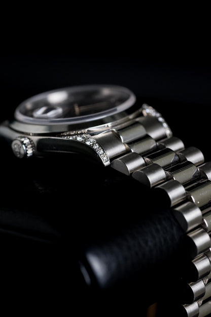 Rolex Day-Date 36 18296 Platinum Factory Diamond Dial - view 6