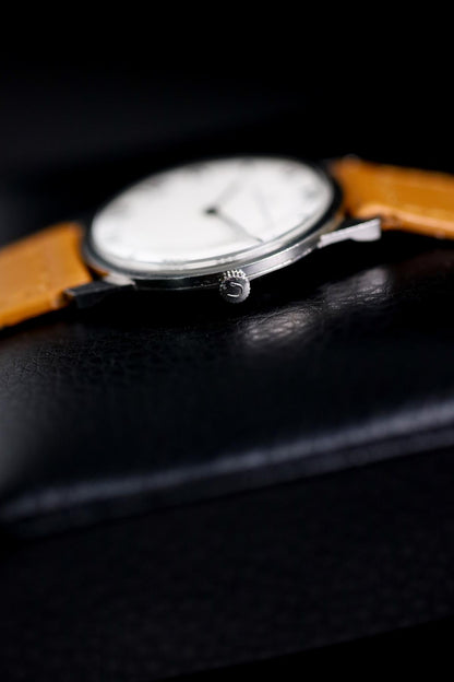 Universal Geneve 1960's Universal Geneve Eggshell White Dial